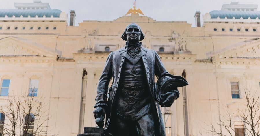 a stature of George Washington